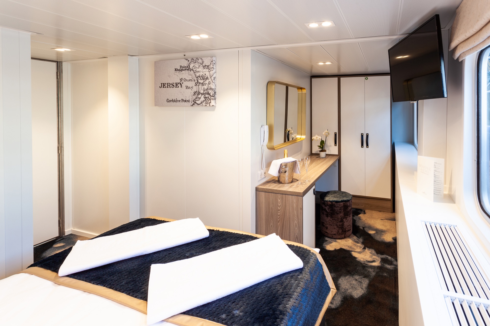 CroisiEurope MS Victor Hugo Cabin 5.jpg